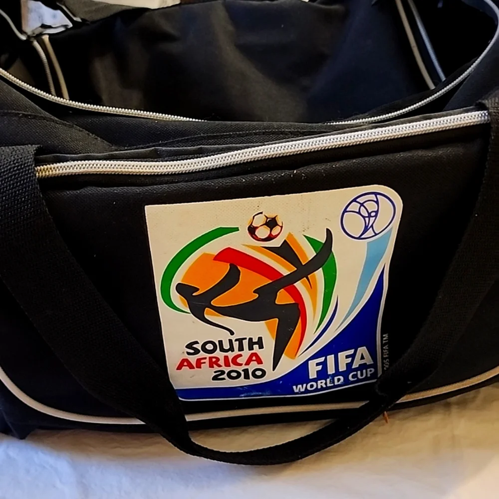 VINTAGE SOCCER FIFA WORLD CUP SOUTH AFRICA 2010 SOCCER DUFFLE BAG FUTBALL BAG